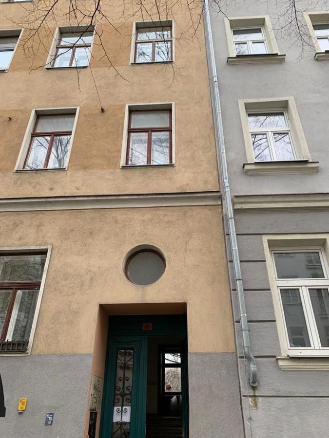 Charming Attic Apartment Near Messe Wien And Center Екстериор снимка
